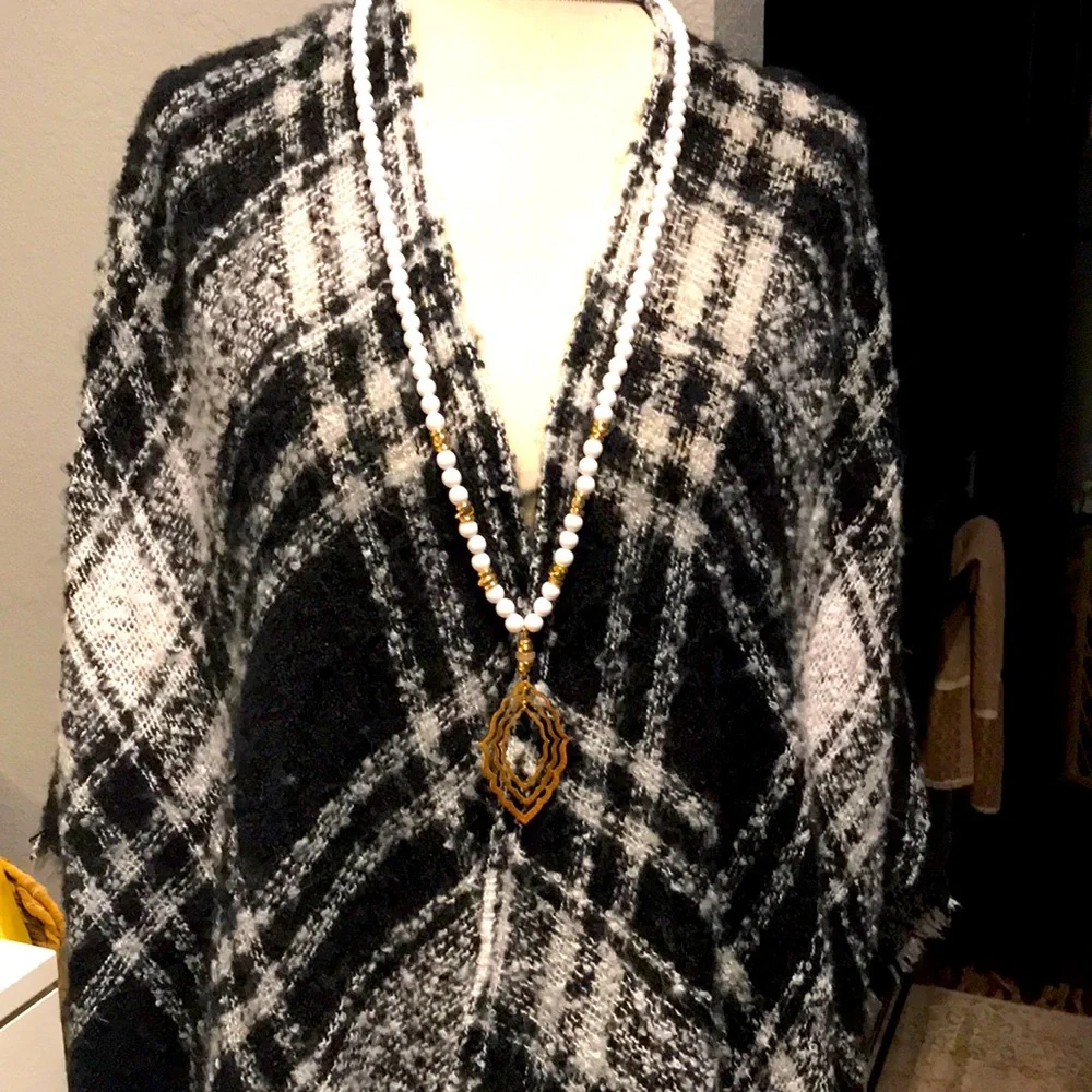 Shawl Wrap Black White Lightweights OS NEW FINAL SALE - Picture 1 of 8